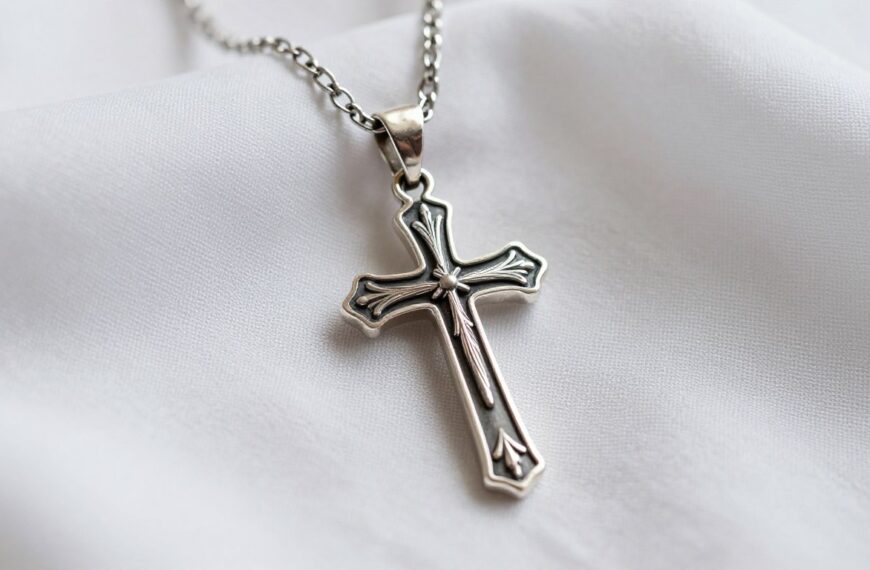 Noszenie krzyżyka na szyi przesądy – znaczenie symbolu i związane z nim wierzenia